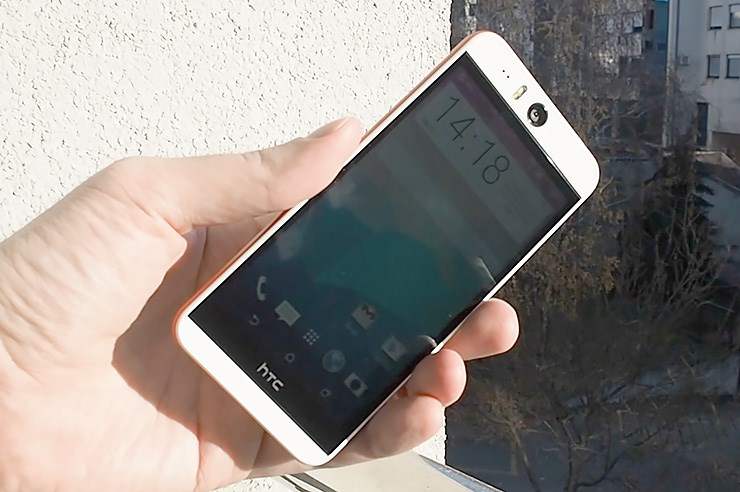 HTC Desire Eye (2).jpg